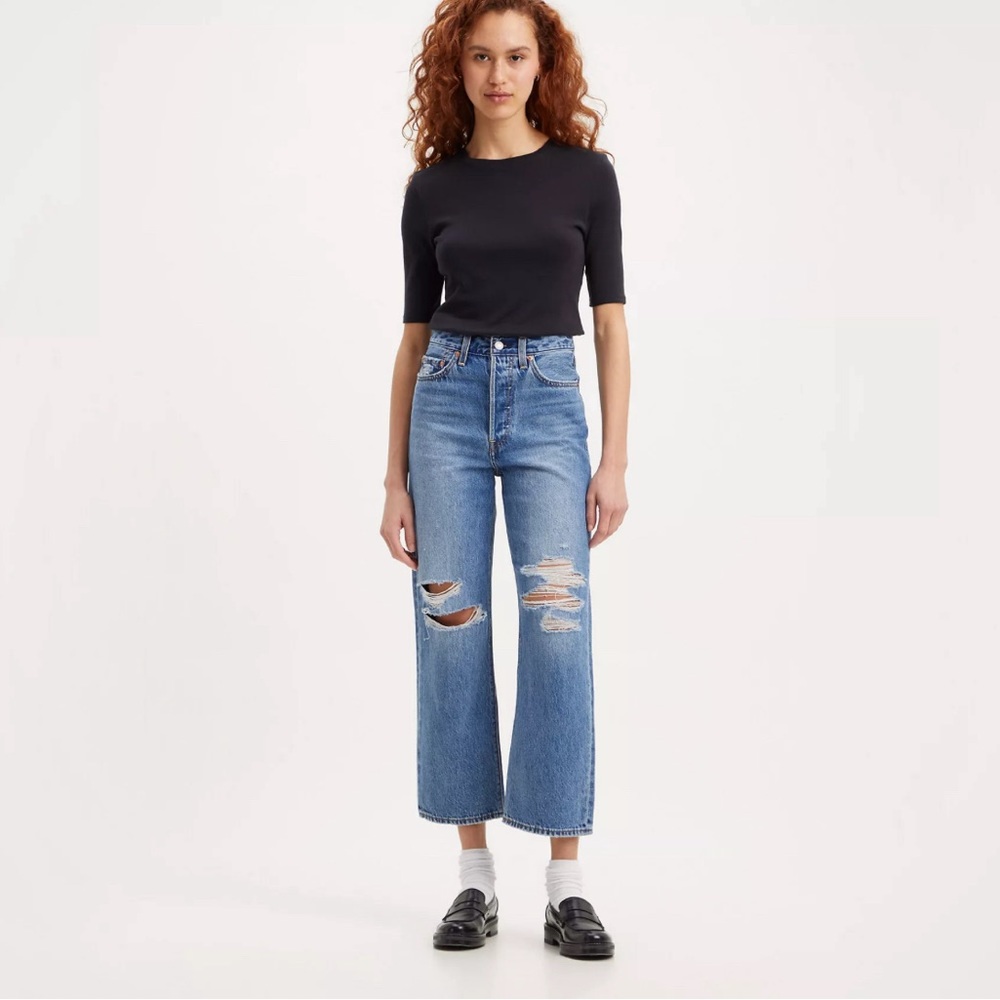 NWOT Levi’s rib cage straight ankle size 28.